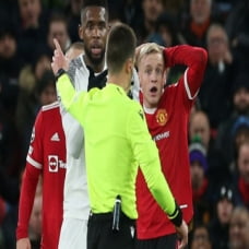 Van De Beek sai lầm chết người khiến MU thủng lưới, dễ bị Rangnick "trảm"