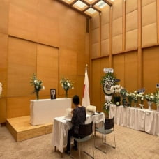 TP HCM: Người dân xếp hàng chờ viếng cố Thủ tướng Nhật Bản Abe Shinzo