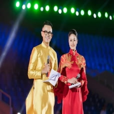 Nam MC “gây bão” SEA Games 31 với màn dẫn chào bằng tiếng bản địa của 11 quốc gia