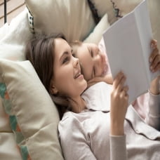 7 lợi ích bố mẹ không ngờ tới được khi kể chuyện cho con cái nghe trước khi ngủ