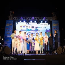 Dàn Cast Running Man Vietnam lên đồ siêu đẹp, nổi bật trên du thuyền tại Hạ Long