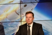 Tỷ phú Elon Musk 'ngắt kết nối Starlink để ngăn Ukraine tấn công Nga'
