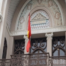 Nhiều nơi ở TP Hồ Chí Minh treo cờ rủ trước ngày Quốc tang Tổng Bí thư Nguyễn Phú Trọng