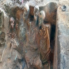Hé lộ ngôi mộ tập thể với 1.000 bộ xương dồn chặt vào nhau