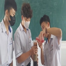 “Biến nước ngọt Sting thành tinh khiết”, nhóm học sinh bất ngờ nổi tiếng trên mạng