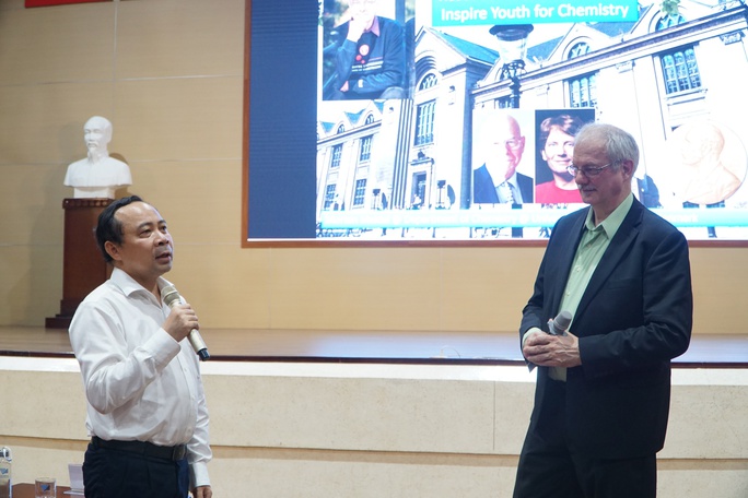 Chủ nhân giải Nobel Hoá học 2022 đến Việt Nam và truyền cảm hứng