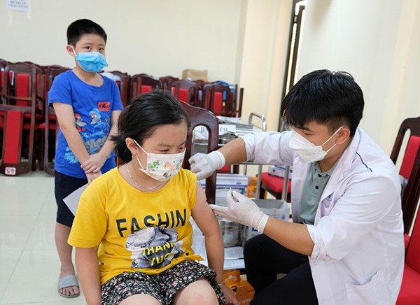 Hiện vẫn còn một số địa phương tiêm vaccine COVID-19 mũi 3, mũi 4 và tiêm cho trẻ từ 5 - dưới 12 tuổi thấp, chậm do đó cần tiếp tục đẩy nhanh tiêm vaccine