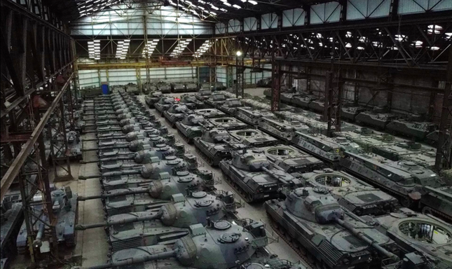 Ba nước châu Âu góp tiền khôi phục ít nhất 100 xe tăng Leopard 1 cho Ukraine